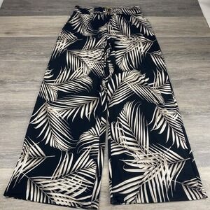 White House Black Market Pants Size M The Wide Leg Floral Chic Resort Wear